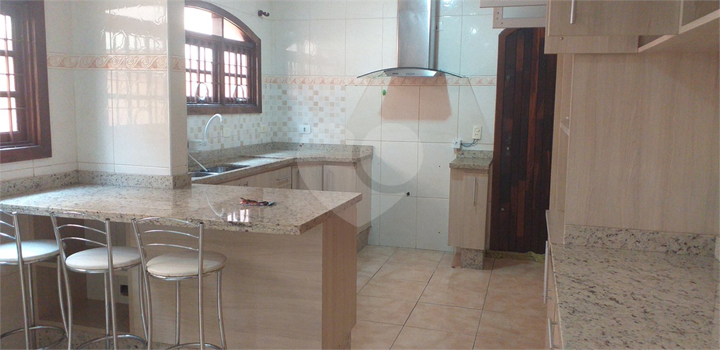 Sobrado à venda com 3 quartos, sendo 1 suíte, em Tremembé, São Paulo, SP