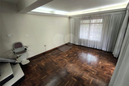 Sobrado à venda com 5 quartos, sendo 1 suíte, em Jardim Trussardi, São Paulo, SP