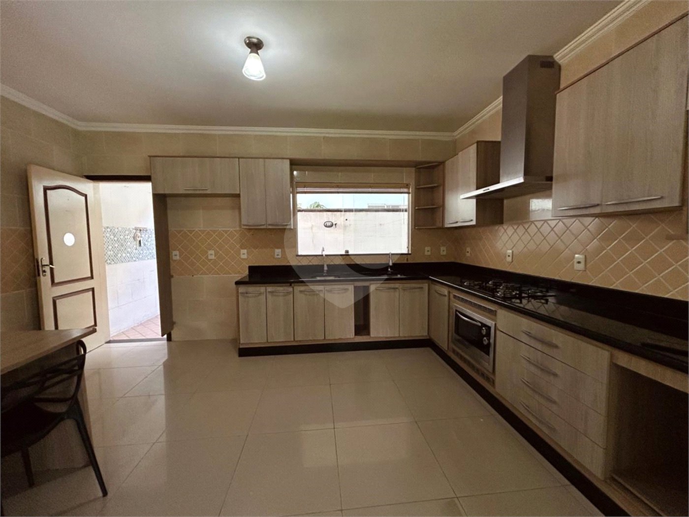 Casa à venda com 1 quarto, sendo 3 suítes,  em Outerio da Glória, Porto Seguro, BA