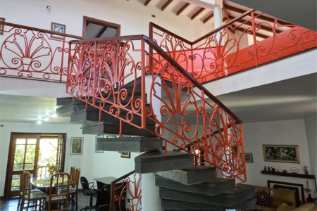 Casa à venda com 4 quartos, sendo 2 suítes, em Cidade São Francisco, São Paulo, SP