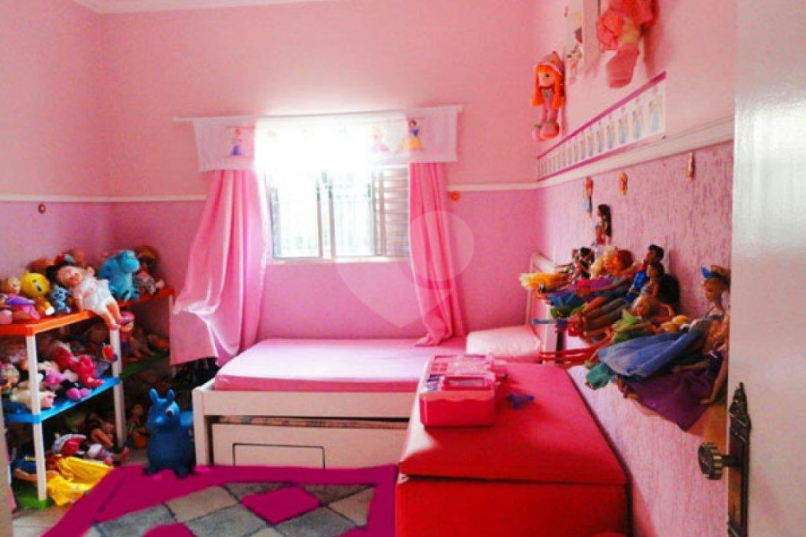 Casa Térrea à venda com 3 quartos, sendo 1 suíte, em Vila Galvão, Guarulhos, SP