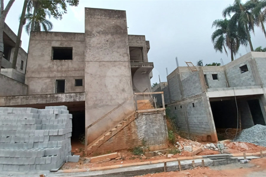 Casa à venda com 4 quartos, sendo 2 suítes, no condomínio Residencial Floresta, São Paulo - SP