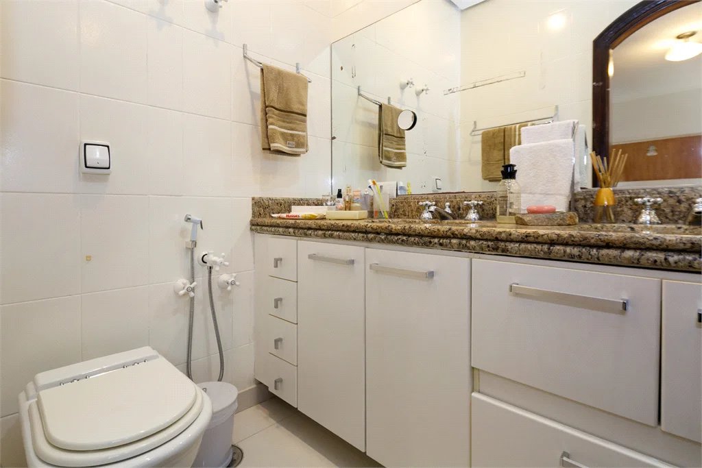 Casa Térrea à venda com 3 quartos, sendo 2 suítes,  em Brooklin Paulista, São Paulo, SP
