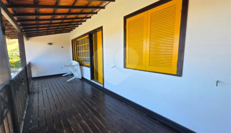 Casa em condomínio à venda com 3 quartos, sendo 2 suítes,  em Praia Rasa, Armação dos Búzios, RJ