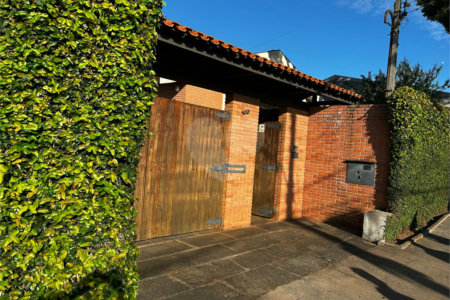 Casa à venda com 4 quartos, sendo 2 suítes, em Vila Aparecida, Itapetininga, SP