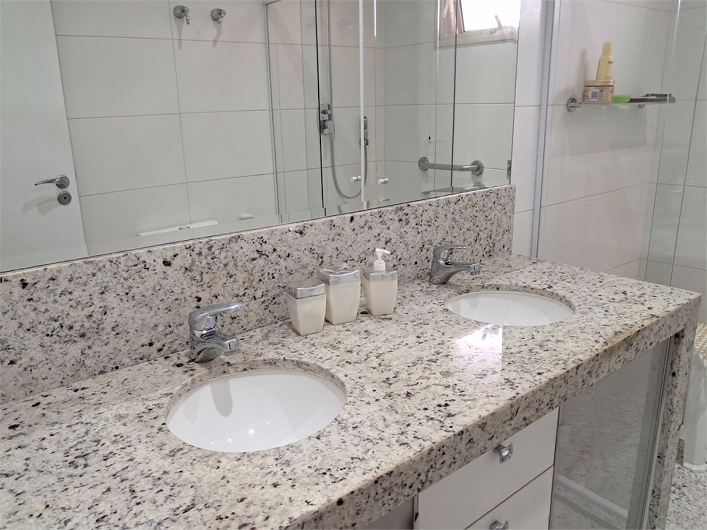 Apartamento Residencial à venda, Gonzaga, Santos - AP0761.