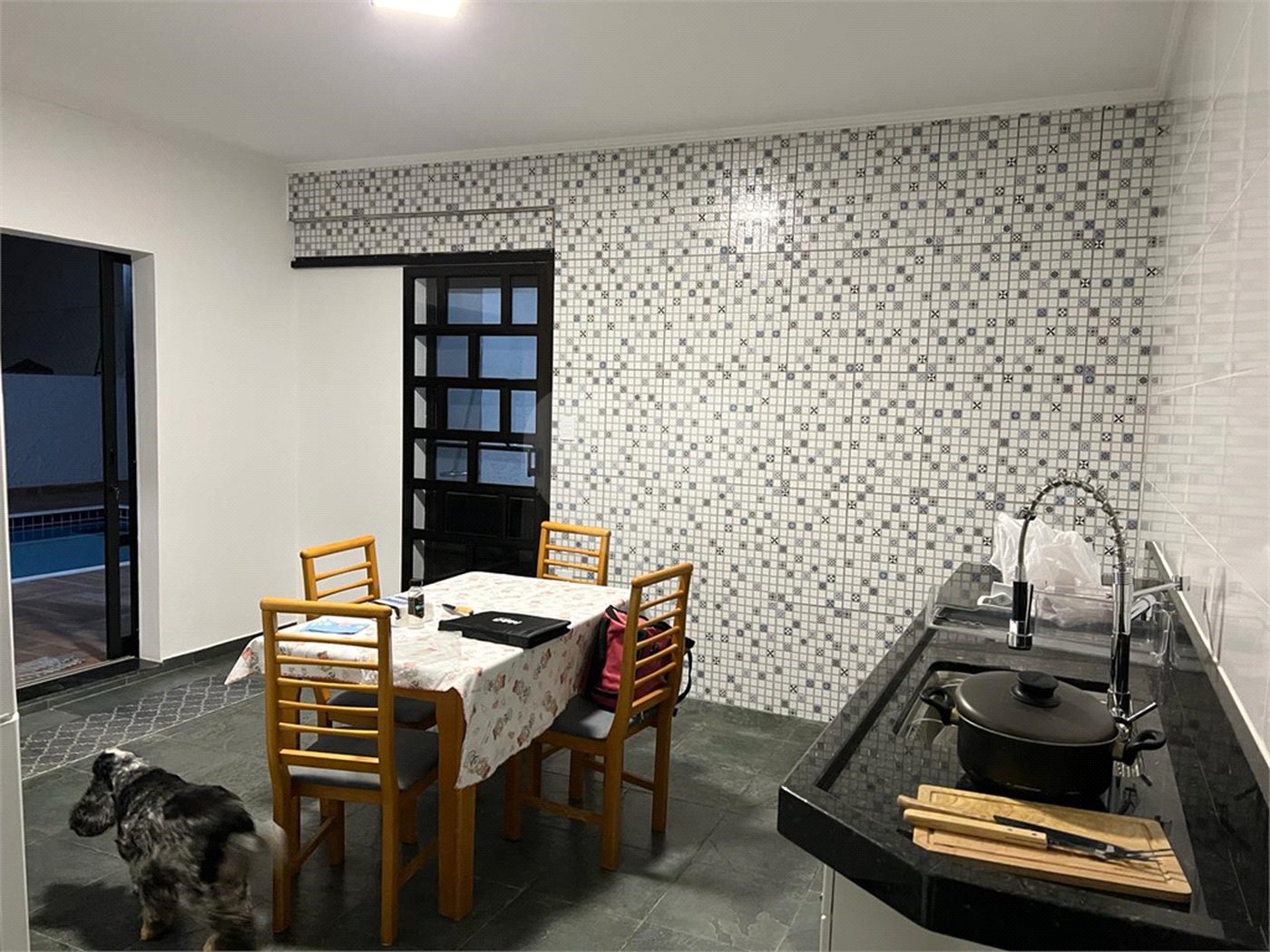Casa à venda com 4 quartos, sendo 2 suítes,  no Centro, Serra Negra, SP