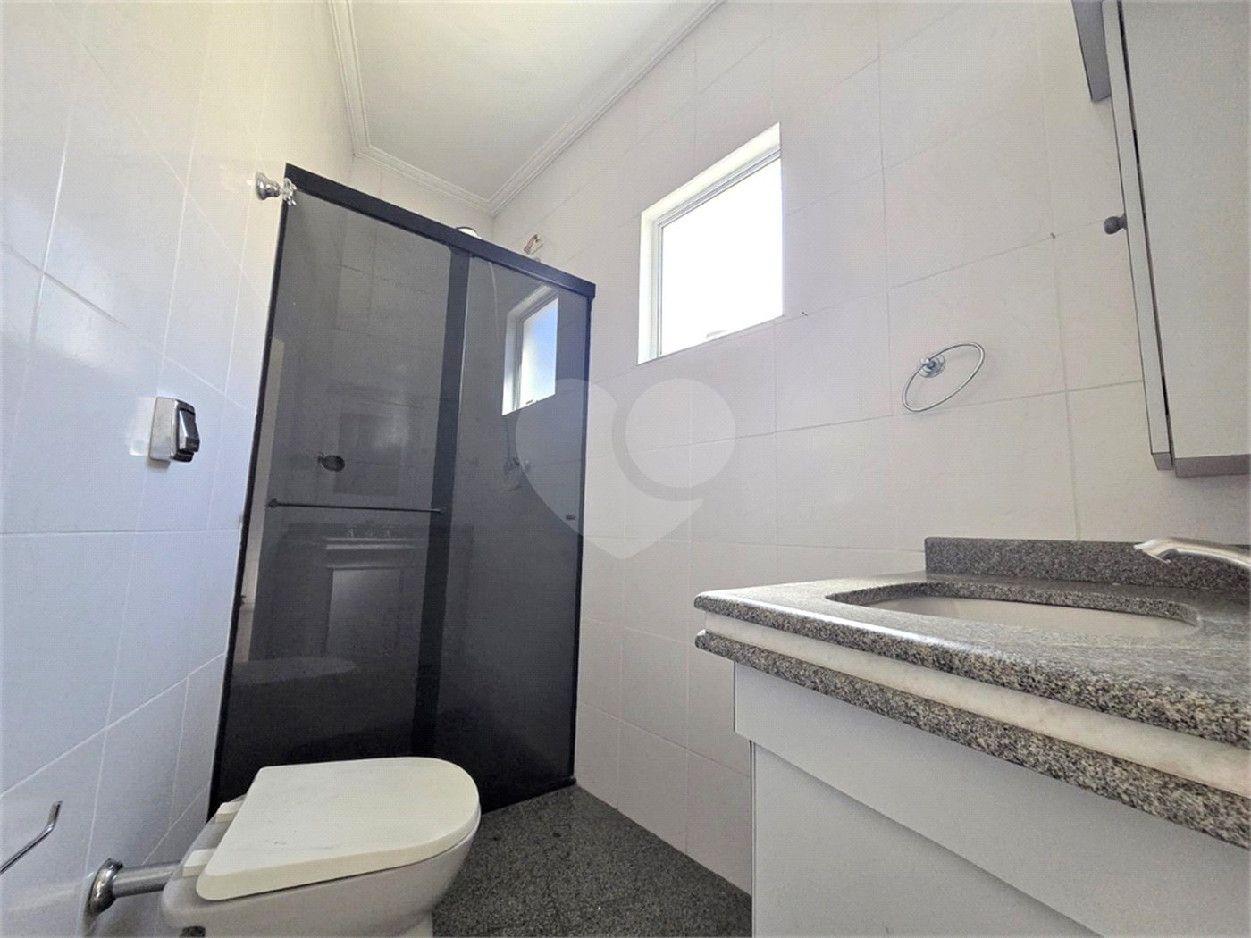 Sobrado à venda ou para alugar com 3 quartos, sendo 2 suítes,  em Vila Lucia, São Paulo, SP