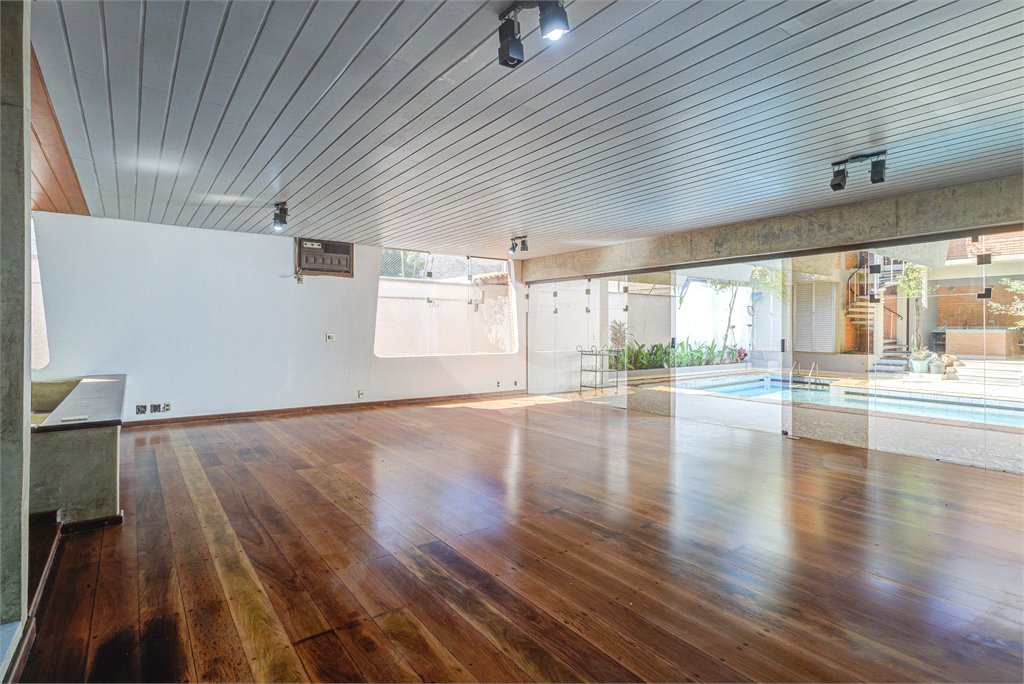 Casa à venda com 5 quartos, sendo 3 suítes, em Alto da Boa Vista, São Paulo, SP