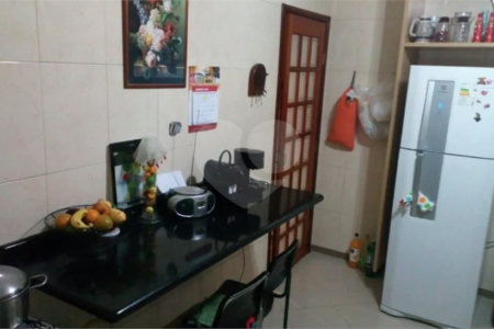 Sobrado à venda com 2 quartos em Jardim Rosemary, Cotia, SP