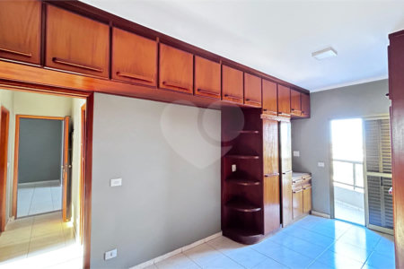 Apartamento à venda com 3 quartos, sendo 1 suíte, no Centro, Três Lagoas, MS