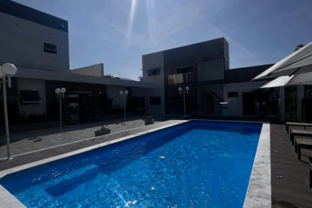 Casa à venda com 8 quartos, sendo 2 suítes, em Flórida, Praia Grande, SP