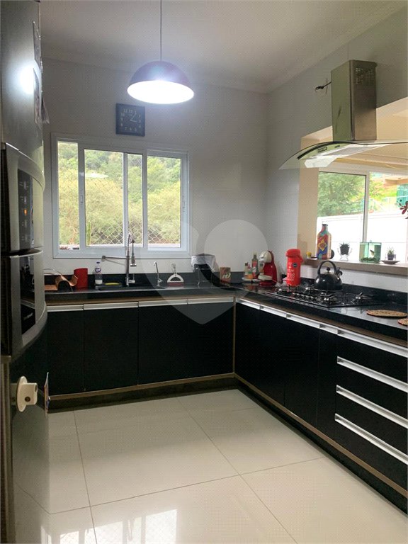 Casa à venda com 3 quartos, sendo 1 suíte, no condomínio Residencial Ponderosa, São Roque - SP