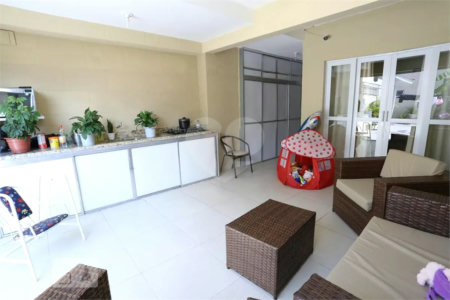 Sobrado à venda com 6 quartos, sendo 5 suítes, em Vila Paranaguá, São Paulo, SP