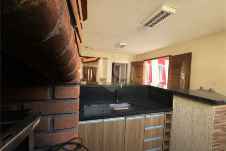 Casa à venda com 4 quartos, sendo 2 suítes,  em Vila Oliveira, Mogi das Cruzes, SP