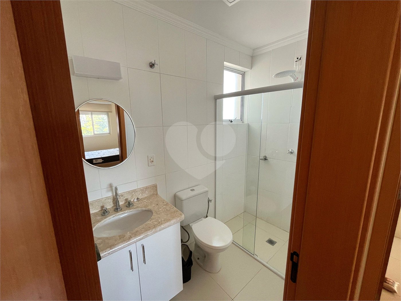 Apartamento mobiliado com 2 dormitórios sendo 1 suíte