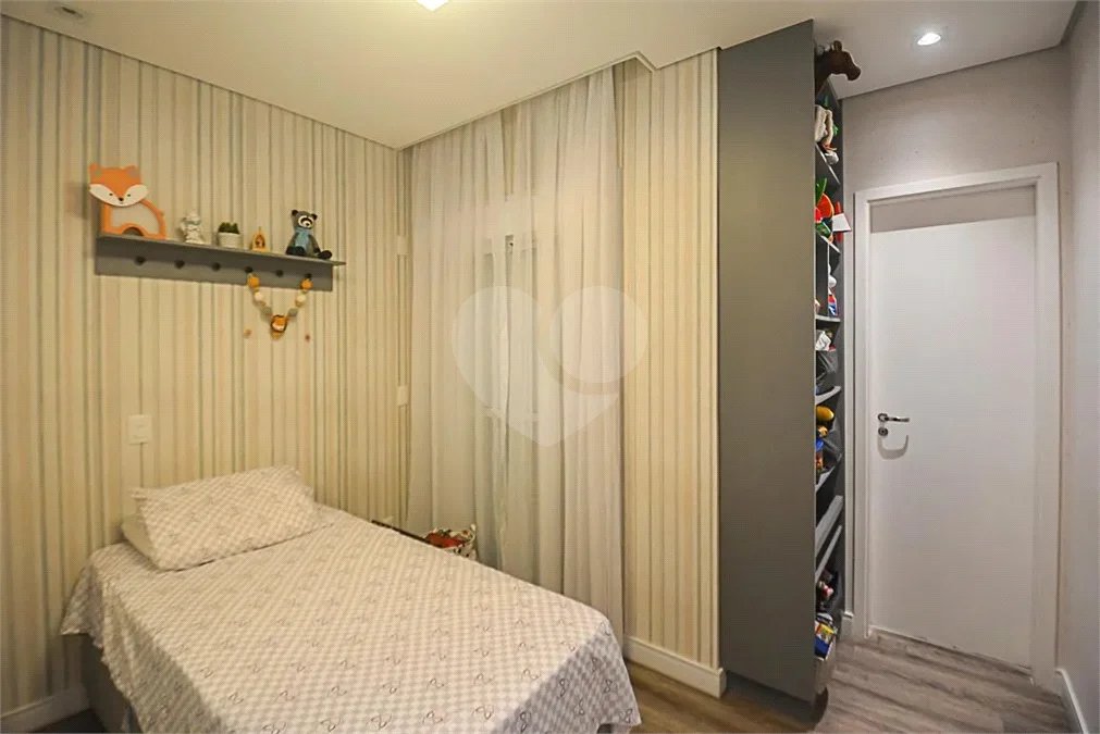 Espaço, conforto e uma localização privilegiada fazem deste apartamento mobiliado no Baeta Neves, em São Bernardo do Campo, uma excelente opção para seu novo lar. Com 118 m², três dormitórios e quatro banheiros, o imóvel oferece ambientes amplos para acomodar a família e receber amigos com comodidad