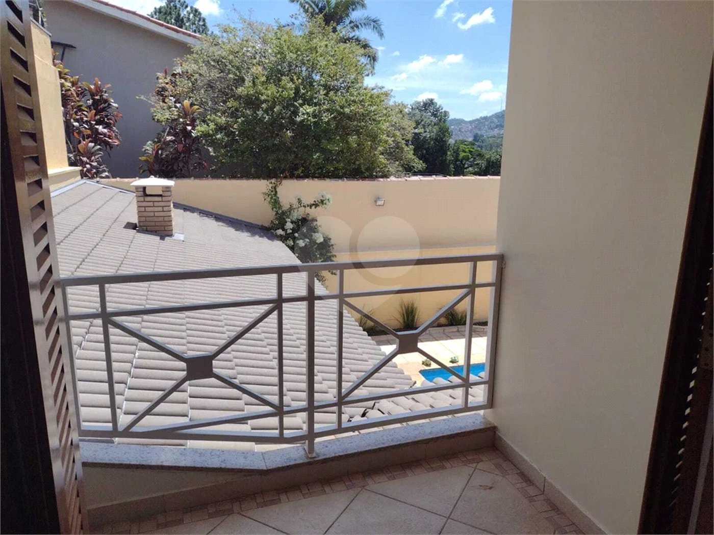 SOBRADO MARAVILHOSO A VENDA NO JARDIM FLORESTA (TREMEMBÉ) - 4 SUÍTES, PISCINA E 6 VAGAS DE GARAGEM