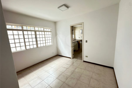 Casa à venda com 3 quartos, sendo 1 suíte, em Jardim Trussardi, São Paulo, SP