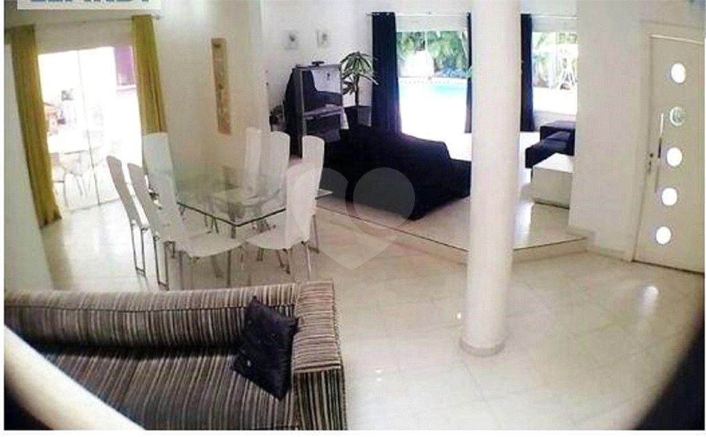 Casa à venda com 3 quartos, sendo 1 suíte,  no condomínio Aruã, Mogi das Cruzes - SP