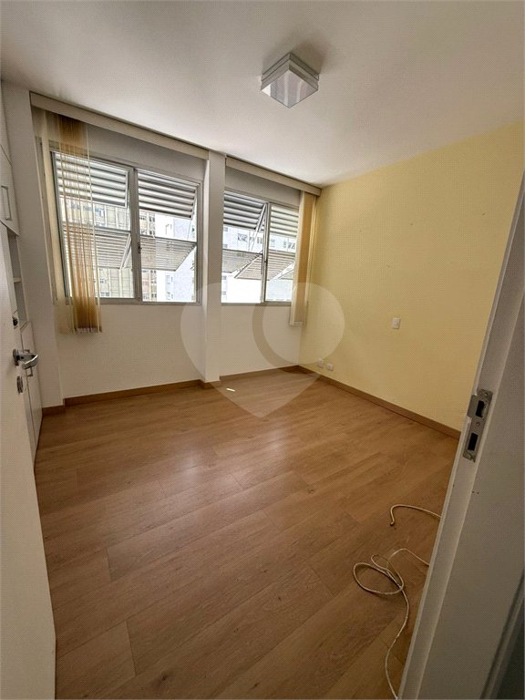 Apartamento à venda com 3 quartos, sendo 1 suíte, em Santa Cecília, São Paulo, SP