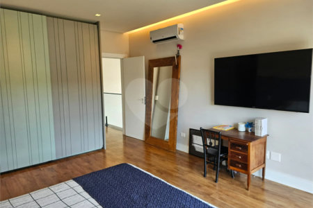 Casa à venda com 4 suítes no condomínio Residencial Itahyê, Santana de Parnaíba - SP
