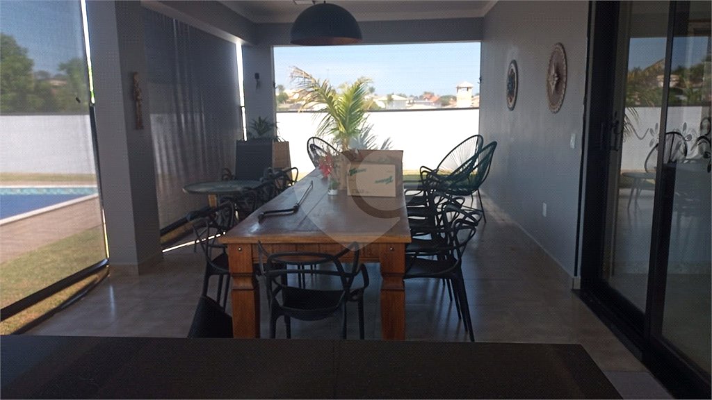 Casa à venda com 3 quartos, sendo 1 suíte, no condomínio Village da Serra, Araçoiaba da Serra - SP