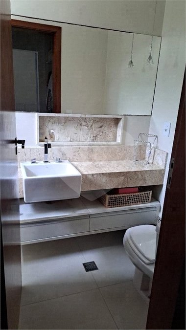 Casa à venda com 4 quartos, sendo 3 suítes,  no condomínio Res. Luzern, Campinas - SP