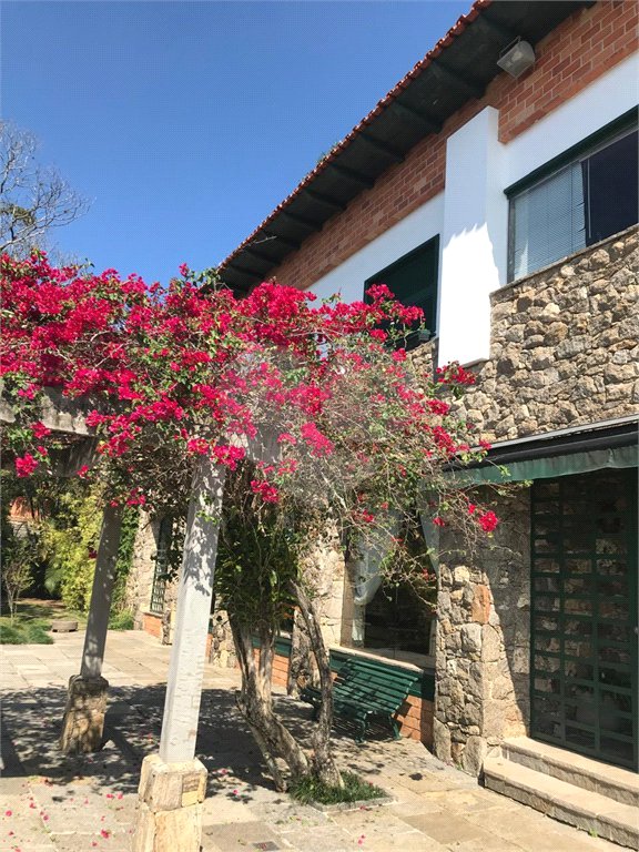 Casa à venda com 4 quartos, sendo 1 suíte, em Guarapiranga, São Paulo, SP