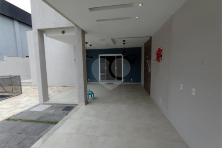 Casa à venda com 3 quartos, sendo 1 suíte, no condomínio Fazenda Cantagalo, Rio de Janeiro - RJ