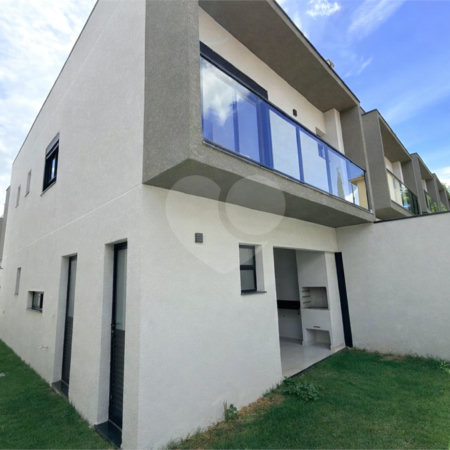 Casa à venda ou para alugar com 3 suítes no condomínio Mont Blanc Village, Vinhedo - SP