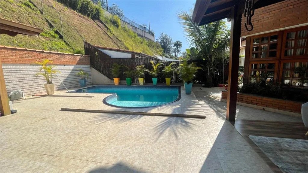 Casa à venda com 4 quartos, sendo 2 suítes, no condomínio Ype Branco 2, São Paulo - SP
