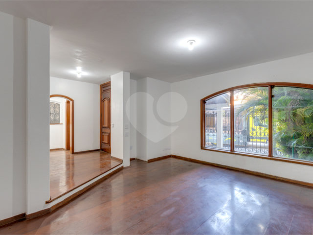 Sobrado à venda ou para alugar com 4 quartos, sendo 2 suítes, em Brooklin, São Paulo, SP