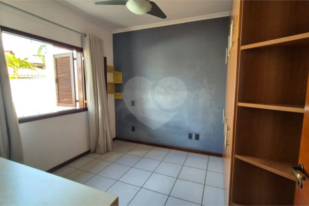 Casa à venda com 4 quartos, sendo 2 suítes, no condomínio Residencial Grape Village, Vinhedo - SP