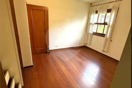 Casa à venda com 5 quartos, sendo 3 suítes,  em Jardim Leonor, São Paulo, SP