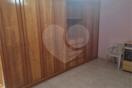 Sobrado à venda com 4 quartos, sendo 1 suíte, em Vila Graciosa, São Paulo, SP