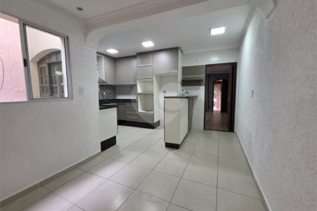 Sobrado Reformado 3 Dorms sendo 1 Suíte e 2 Vagas