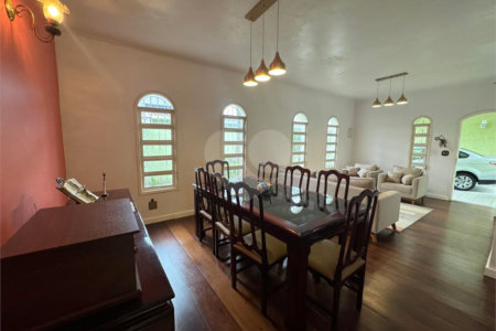 Casa à venda com 4 quartos, sendo 1 suíte,  em Vila Galvão, Guarulhos, SP