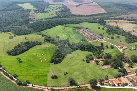 Chácara à venda com 3 quartos, sendo 1 suíte, em Cercadinho, Alambari, SP