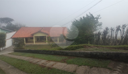 Chácara à venda com 3 quartos, sendo 1 suíte, no Centro, Nazaré Paulista, SP