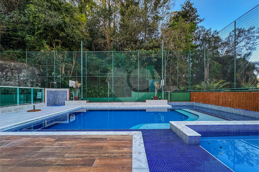 Casa à venda ou para alugar com 4 quartos, sendo 3 suítes,  no condomínio Da Serra, São Paulo - SP