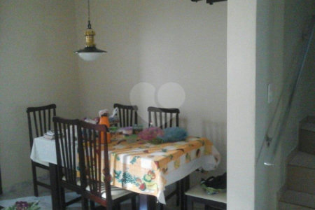 Casa de Vila à venda com 4 quartos, sendo 1 suíte, no condomínio Travessa Isadora,4, São Paulo - SP