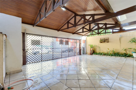 Sobrado à venda com 4 quartos, sendo 1 suíte, em Alto da Boa Vista, São Paulo, SP