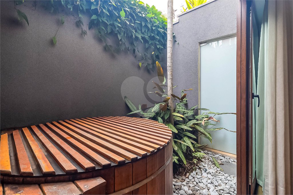 Casa de Vila à venda com 4 quartos, sendo 3 suítes, em Vila Nova Conceição, São Paulo, SP