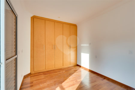 Casa para alugar com 4 quartos, sendo 2 suítes, no condomínio Cassiano Ricardo, São Paulo - SP