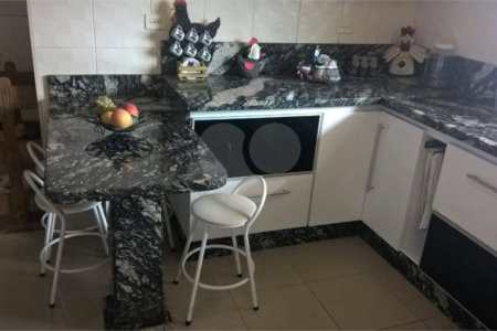 Sobrado à venda com 3 quartos, sendo 1 suíte, em Bocaina, Ribeirão Pires, SP