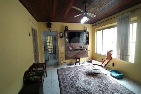 Casa à venda com 6 quartos, sendo 2 suítes, em Chora Menino, São Paulo, SP