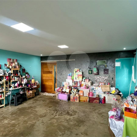 Sobrado a venda com 3 dormitorios sendo 1 suite com closet e varanda no bairro Arcoville