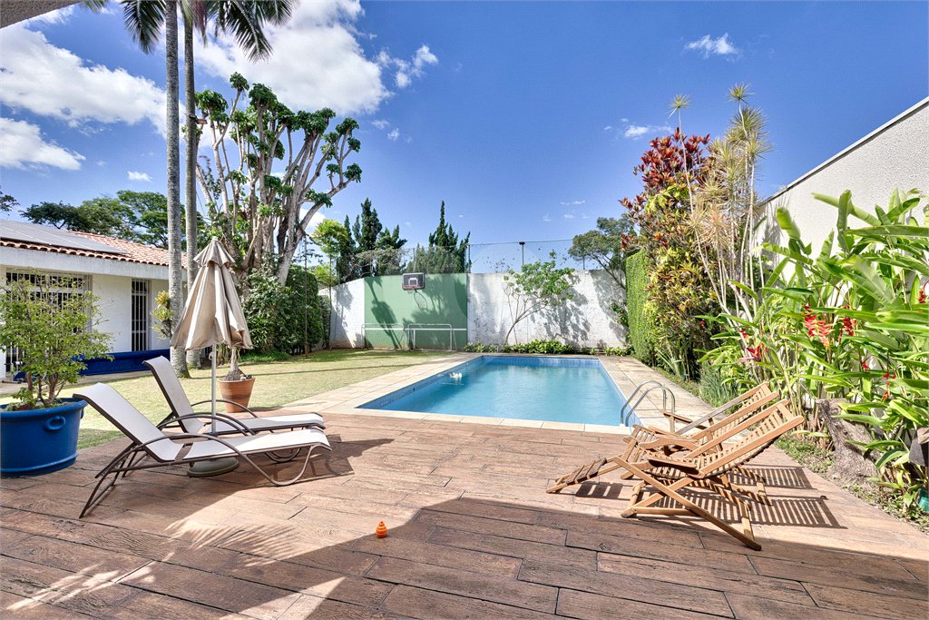 Casa à venda com 4 suítes em Jardim Cordeiro, São Paulo, SP