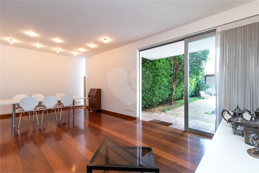 Casa à venda com 4 quartos, sendo 1 suíte, em Jardim Novo Mundo, São Paulo, SP